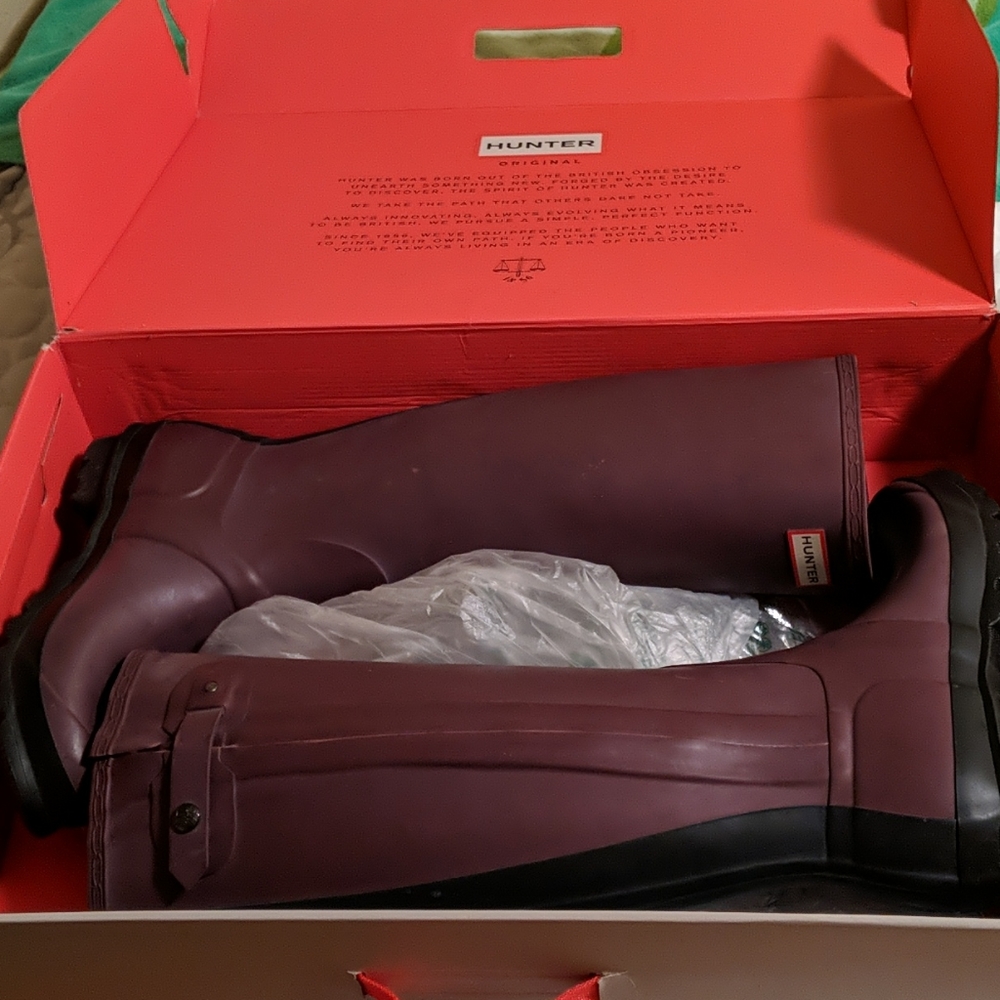 tall burgundy Hunter rain boots- Slim fit